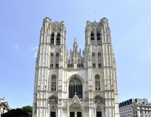 Katedralja e Shën Mëhillit në Bruksel.  Katedralja e Brukselit - një kombinim i disa stileve 26:00 - Bruksel: Katedralja e Shën Michael dhe Gudula